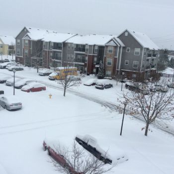 アパートに積もった雪