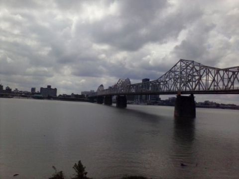 オハイオ川を渡る橋